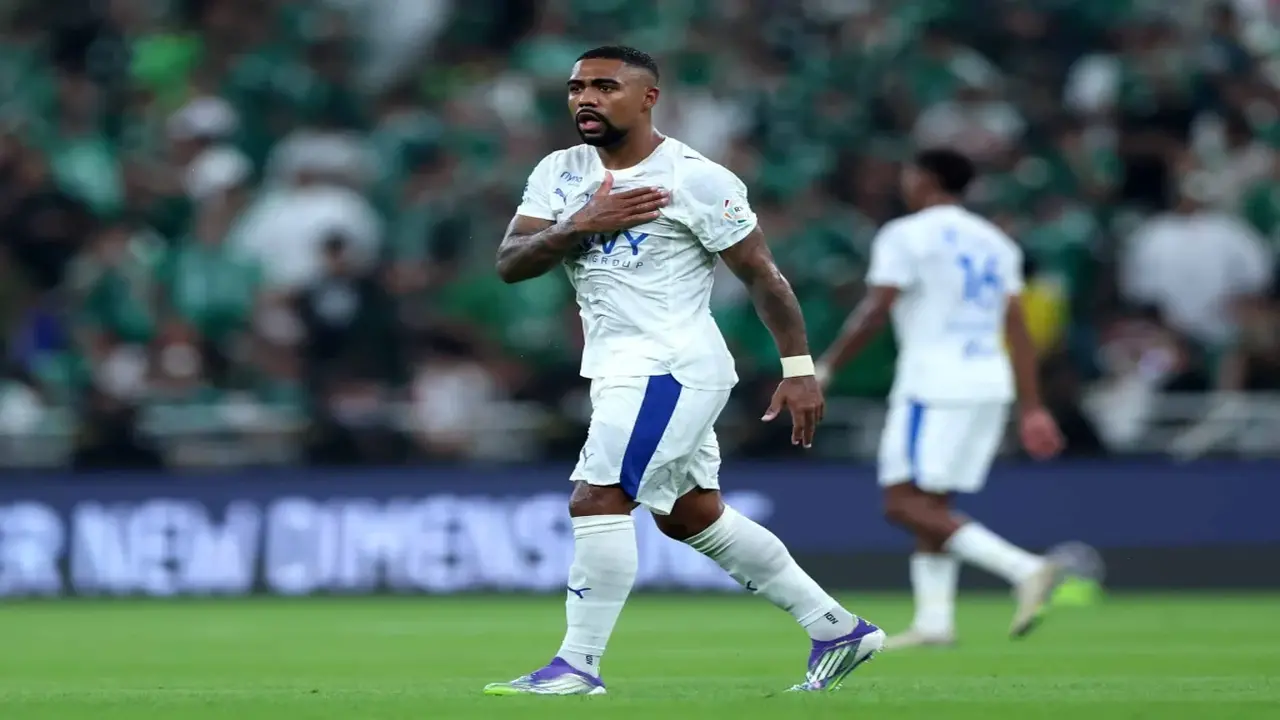 أزمة مرتقبة.. تصرف مفاجئ من مالكوم قبل مواجهة الهلال والقادسية بالدوري السعودي